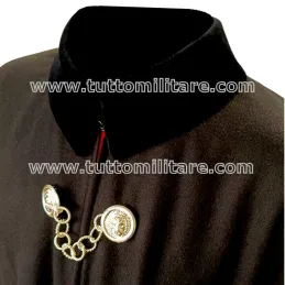 Dettaglio del Colletto in Velluto Nero su Mantella Gala Nera e Mascheroni