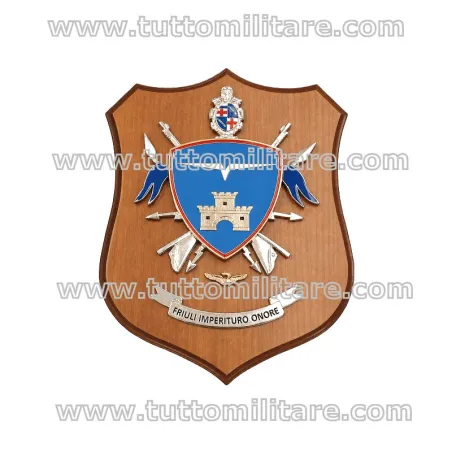Crest Brigata Aeromobile Friuli con trofeo metallico smaltato e base in legno finitura noce.